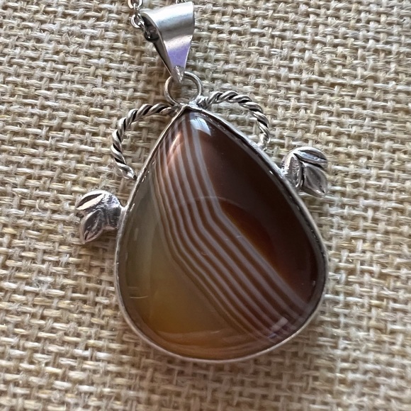 New Brown Striped Agate Onyx Stone Silver Overlay Pendant Necklace - Picture 2 of 3